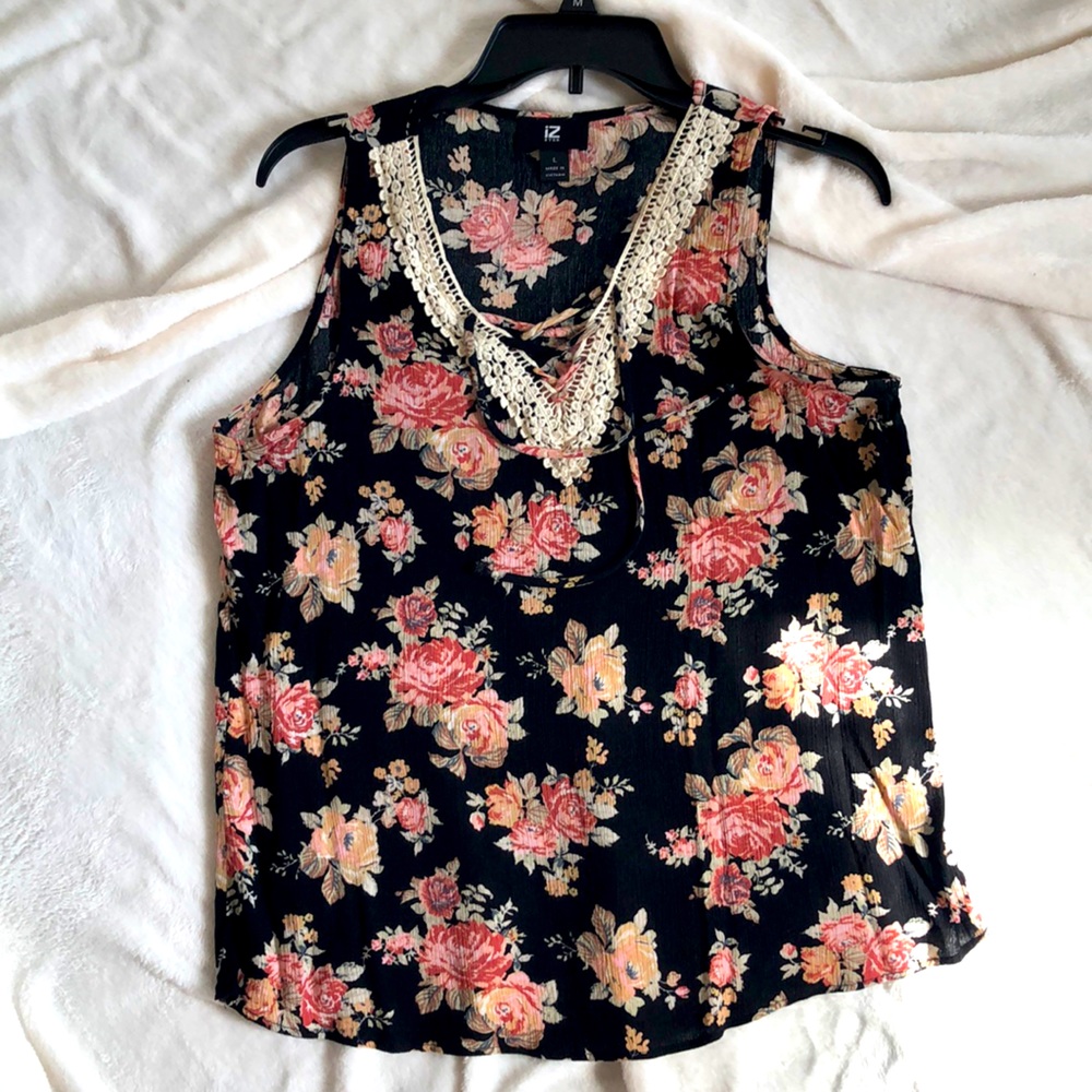 Adorable tank top with lace and tie neckline